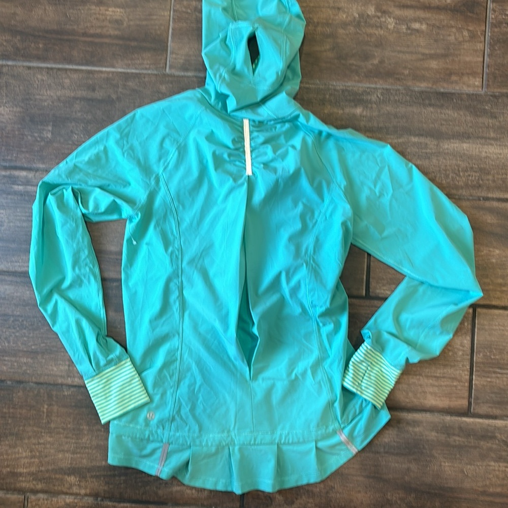 Lululemon Jacket Size 6, sea foam green (first 2 photos are shown for fit)